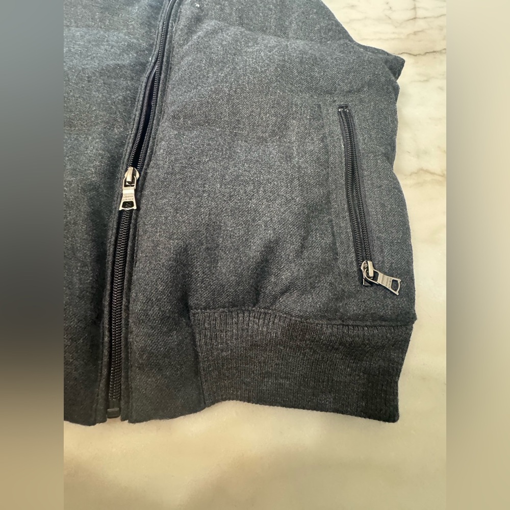 Banana Republic women’s grey insulated vest size medium - Picture 2 of 8